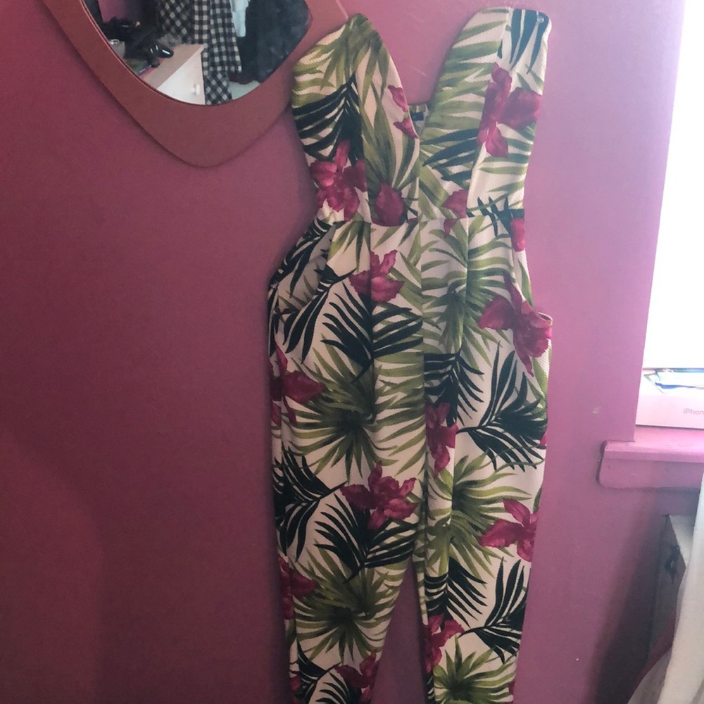 Floral romper ( NEVER WORN)